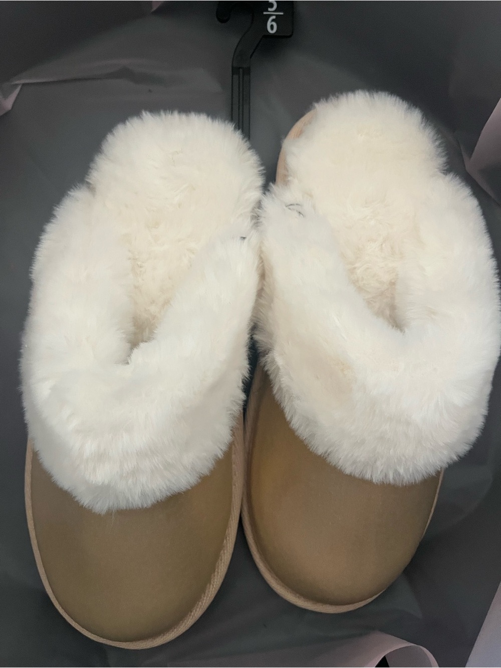 Cozy Faux Fur Lined Slide Slippers - Cream & Gold